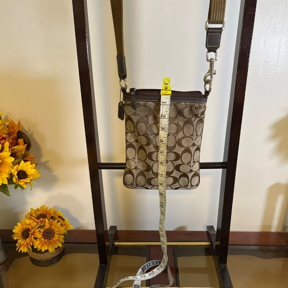 Coach Signature C Swing Pack Crossbody Bag.
See pictures for condition  of bag - Picture 5 of 13